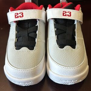 Jordan Max Aura 3 toddler sneakers size 7c